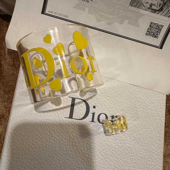 Beautiful Vintage Dior Signature Hearts Lucite Cuff and Ring Set - Picture 5 of 5